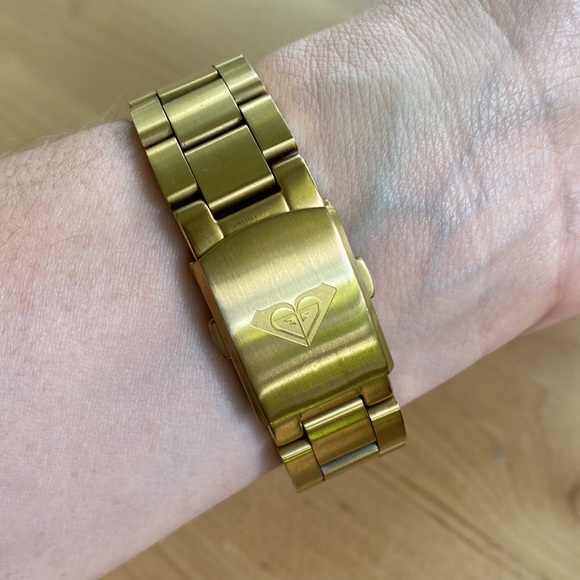Roxy Downtown watch. Gold, used in good condition. No battery/box. - Picture 4 of 6